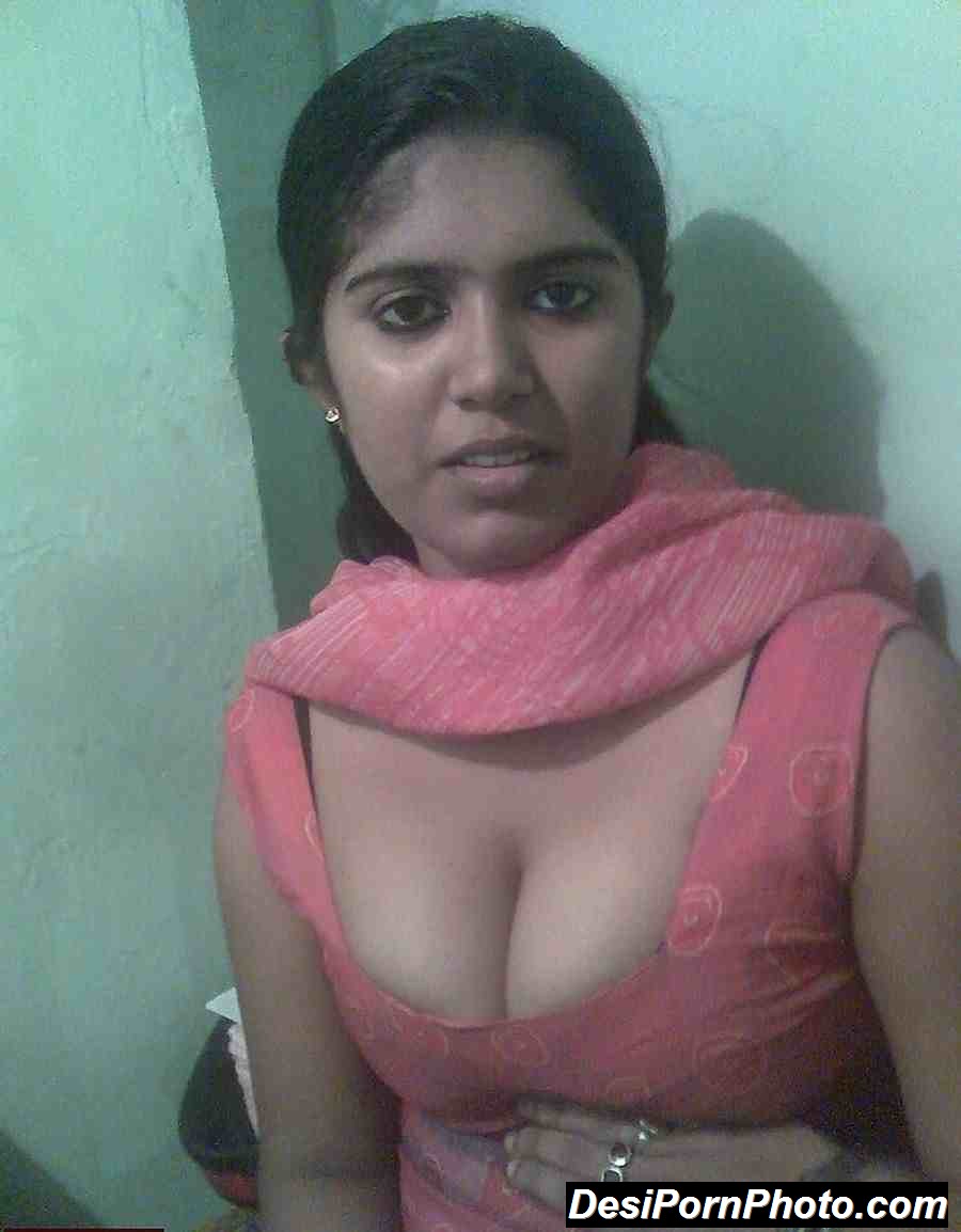 College Girl Breasts - Indian college girl Seema ke big boobs ki pics -