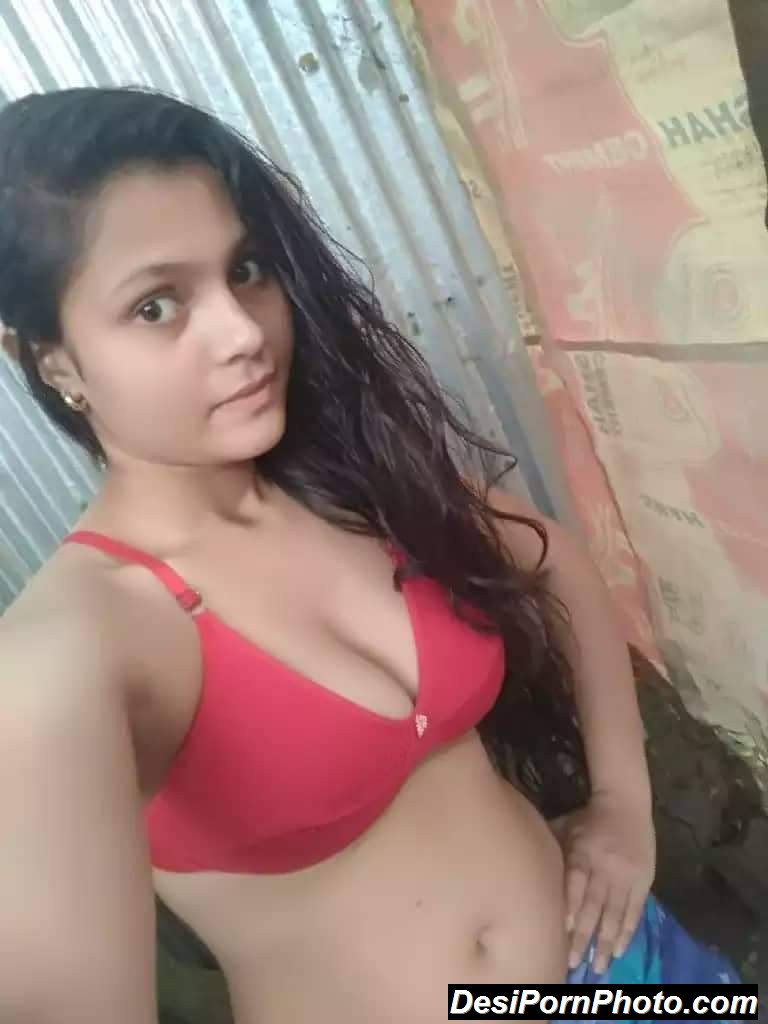 Indianvillage Pussyphotos - Hot desi Indian village girl Varsha ki boobs and pussy photos -