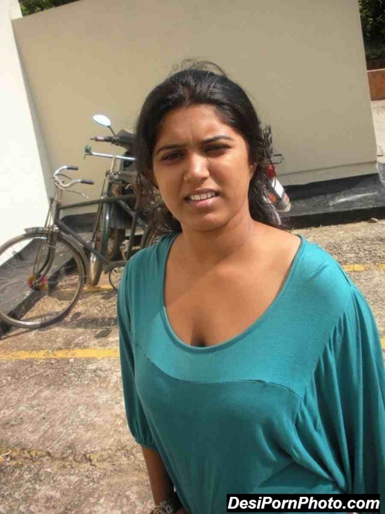 Indian college girl Seema ke big boobs ki pics
