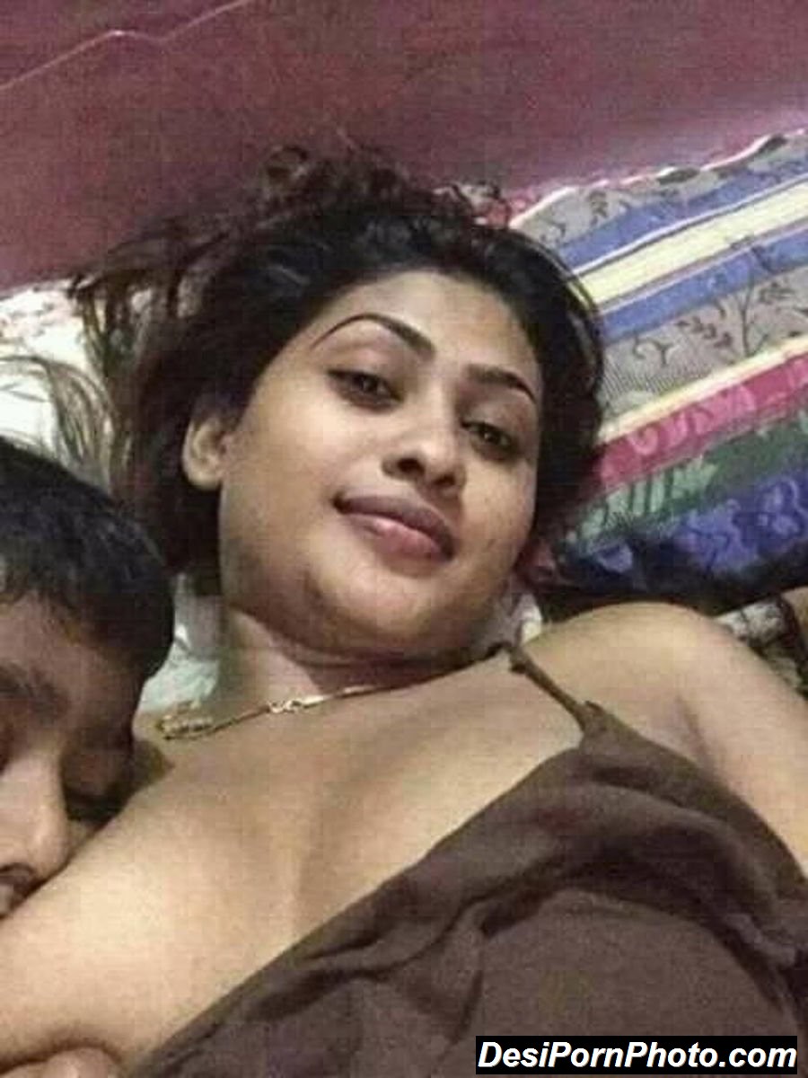 Nude desi hot mom