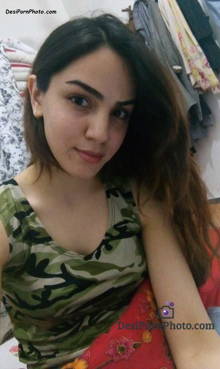 Chut Aur Lund Pakistani - Hot Pakistani girl ki tight chut aur sexy gand ki nude pics -