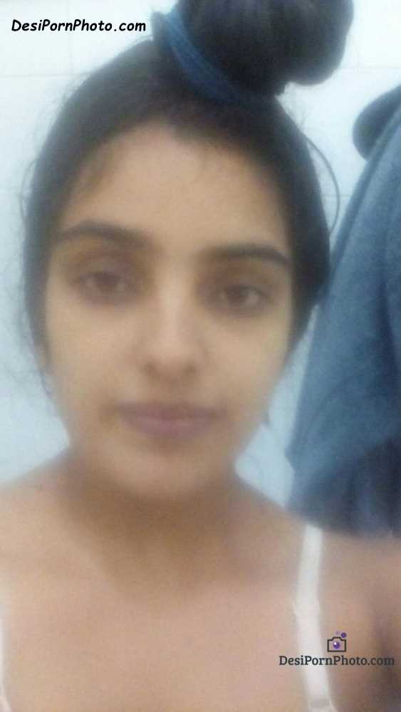 Pakistnai girl zoya nude boobs ki photos