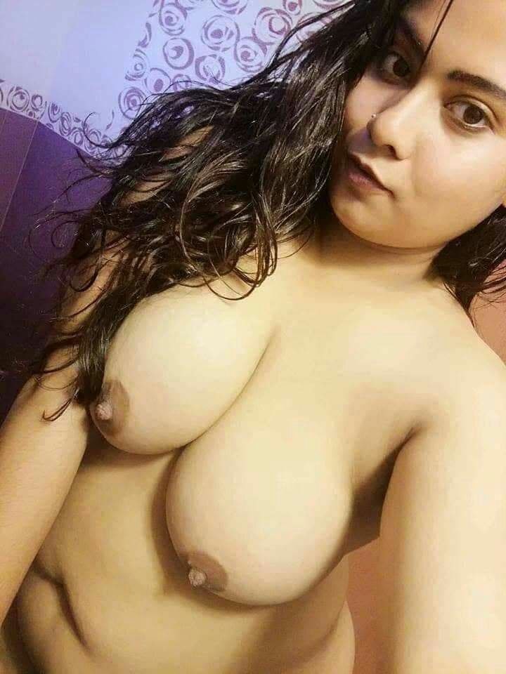 Busty Desi Bhabhi Nude Big Tits Pics | Desi Xnxx