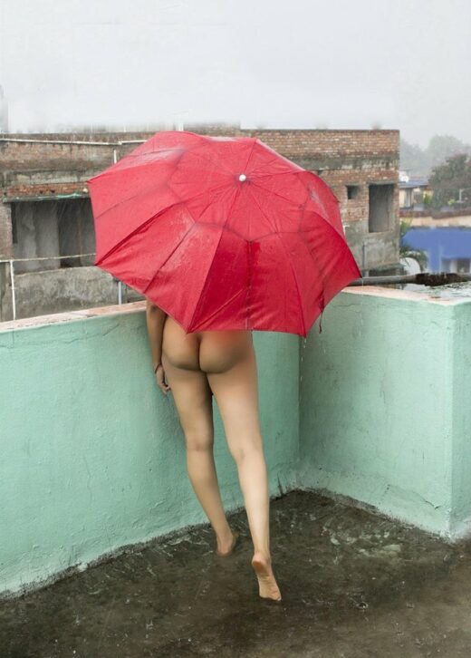 Indian Girl Showing Her Nude Ass with Red Umbrella Xnxx