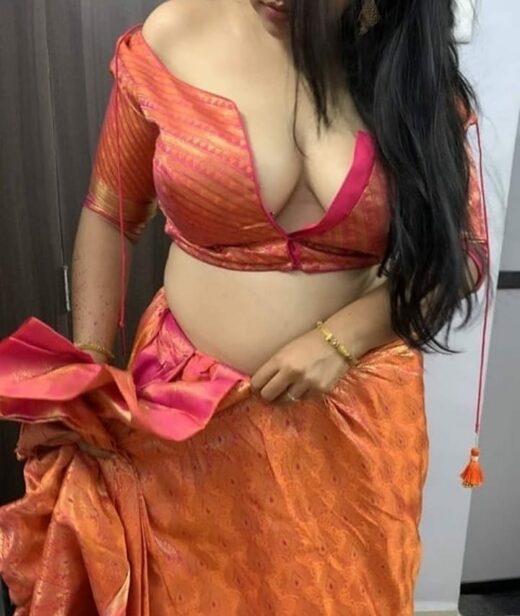 Desi Big boobs aunty in saree pic