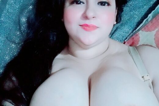 Massive Boobs Pakistani Aunty Nude Pics Xnxx lying on bed for sex