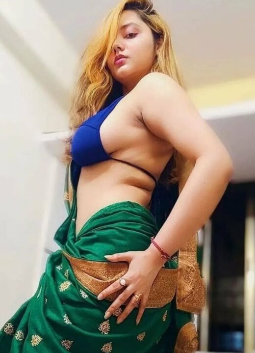 Hot Indian Girl Nice Boobs in Blue Blouse and Saree Pic