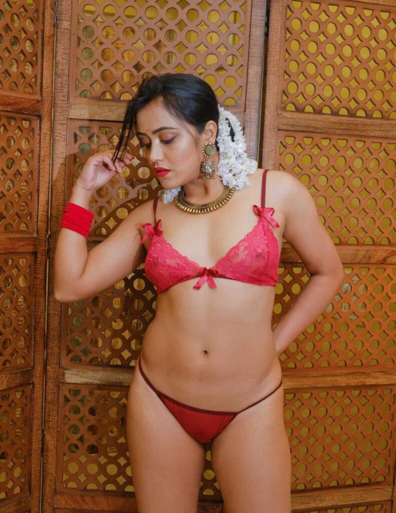 Hot Indian Girl Showing Her Ass Pics in Red Bikini