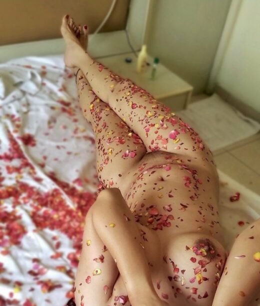 Desi Newly Wedded Wife Lying Nude on Bed Pic For Sex