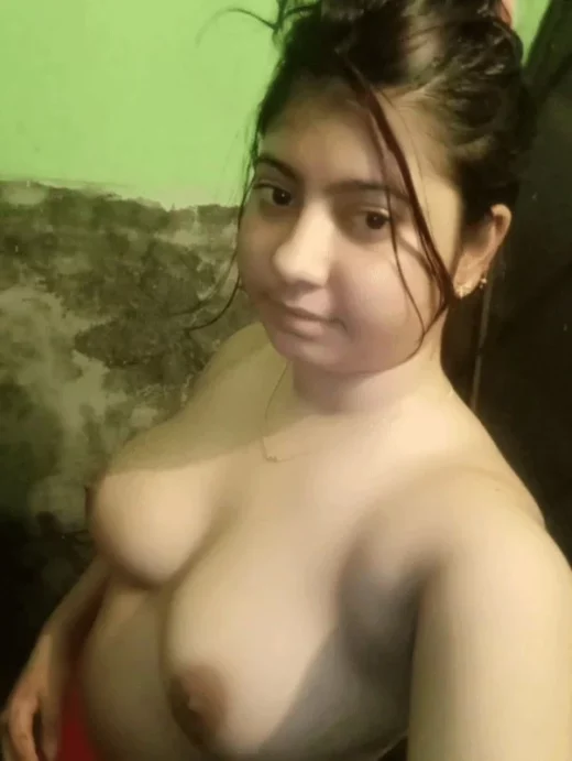 Desi Bhabhi Nude Boobs Pics