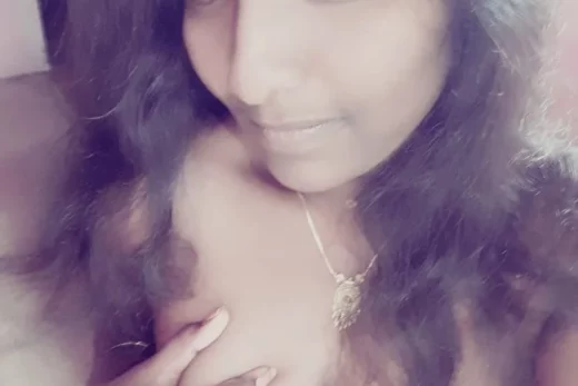 Pretty Hot Tamil girl Desi Nude Selfie pics 2