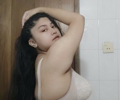 Cute Indian Lady Large Boobs Images Leaked On-line