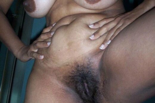 Massive Boobs Desi Bhabhi nude pics