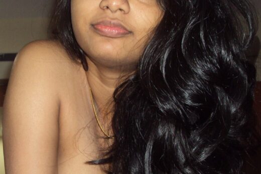 Desi Bhabhi Showing Boobs Nude Photo Desixnxx