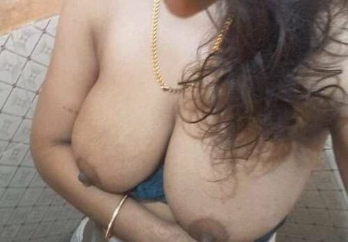 Big boobs desi married wife nude selfies