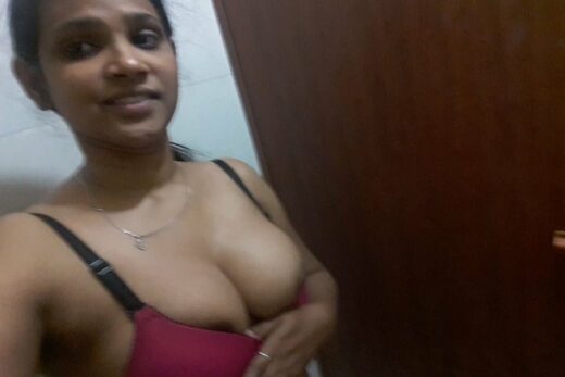 South Indian Bhabhi leaked nudes pics desixnxx