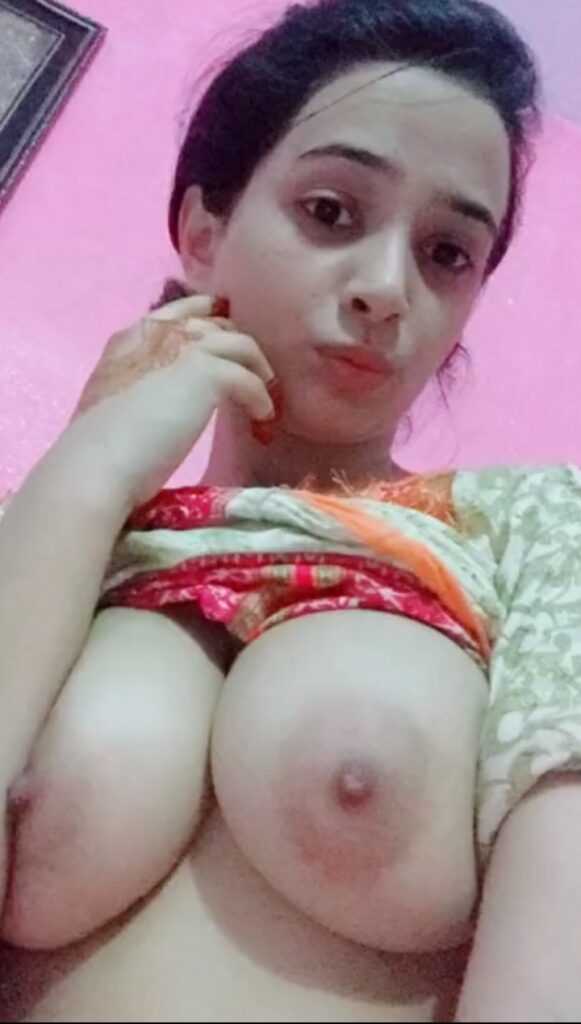 Sweet girl Sonal ki Indian big boobs photos