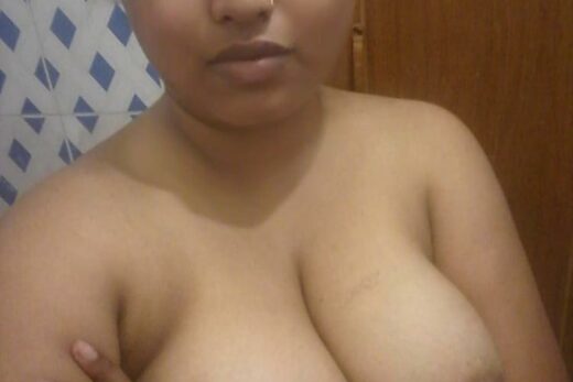 Bangladeshi Boudi Big Boobs Photo Showing in Bathroom Pornhub
