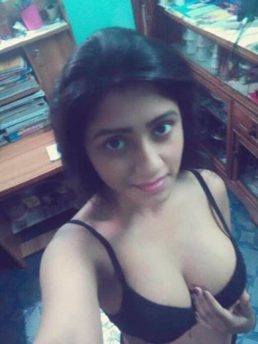 Bengali Girlfriend Taking Selfie Pornhub Photo