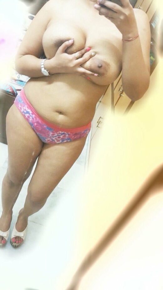 Desi Mature Woman Taking Nude Selfie | Selfie Woman