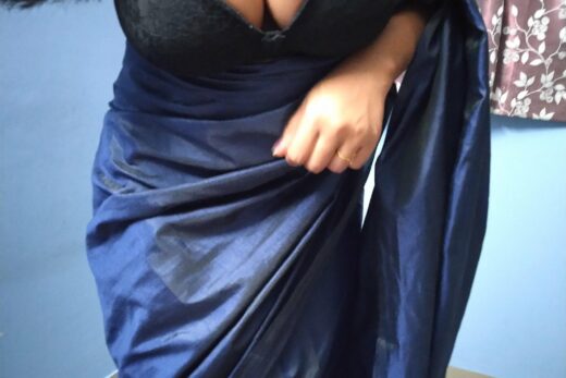 Indian Girl in Saree Showing Big Tits | Nice Boobs