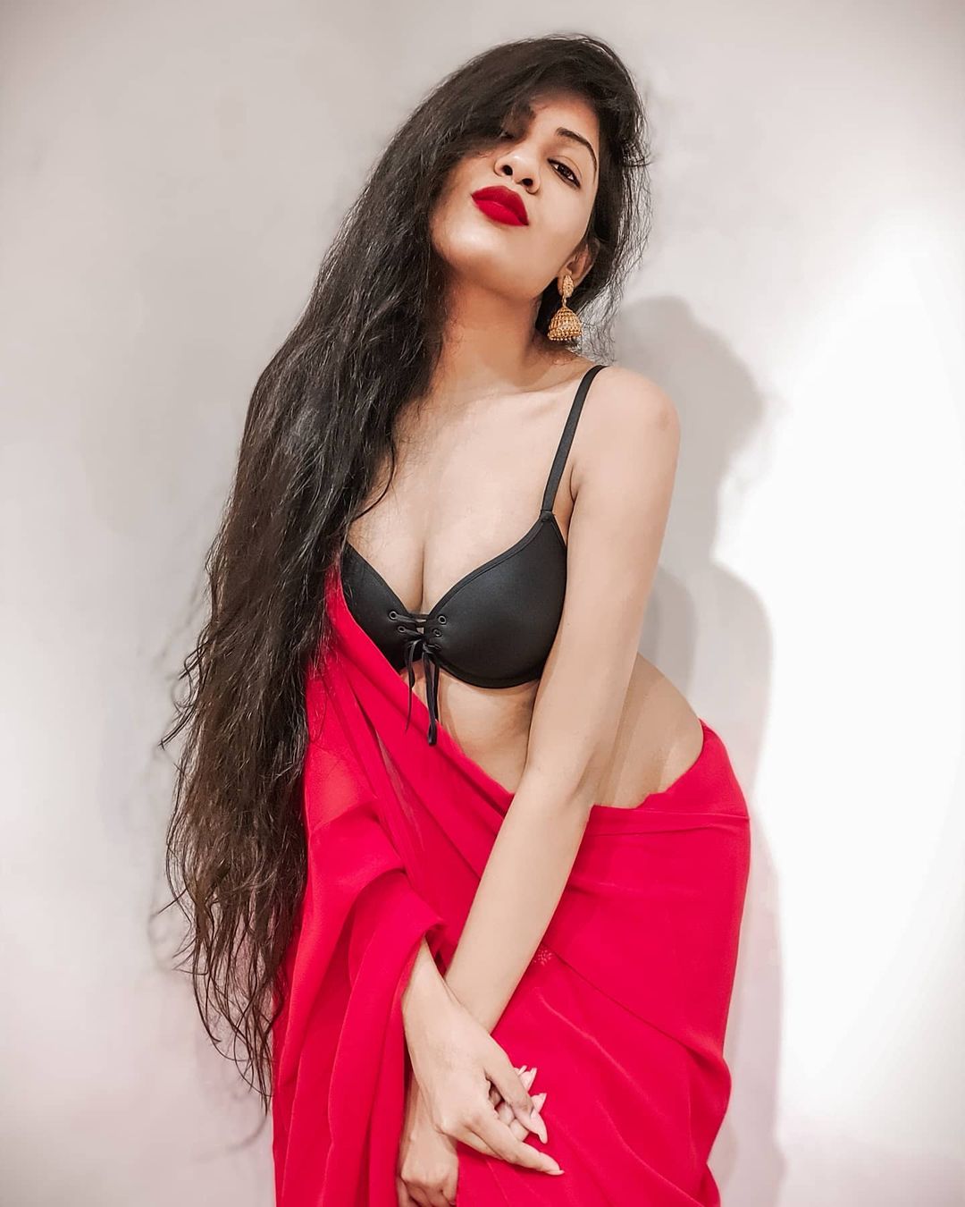 Desi Girl in Red Saree Looking Sexy HD Pic Xhamster
