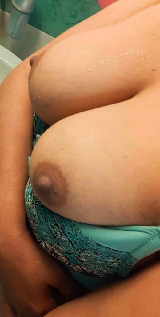 Big Tits Aunty Photo showing Nipple Xnxx