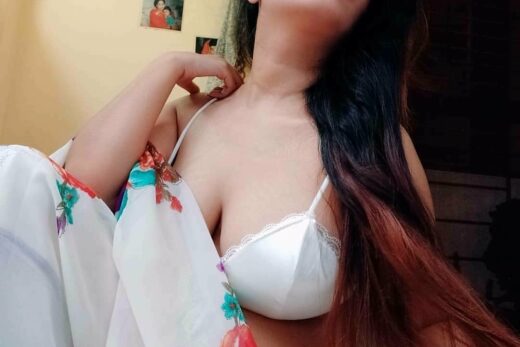 Sexy Bengali Girl in Saree Showing Boobs | Big Boobs Girl