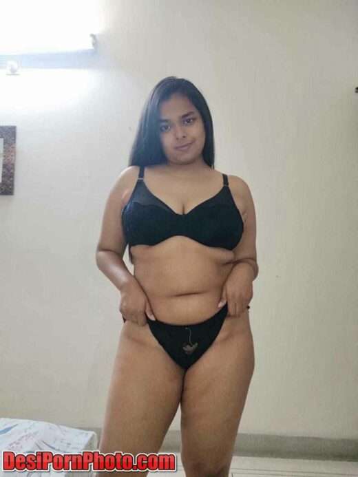 Hot Desi Nude Pics Of Chubby Woman Photoshot in Black Bikini