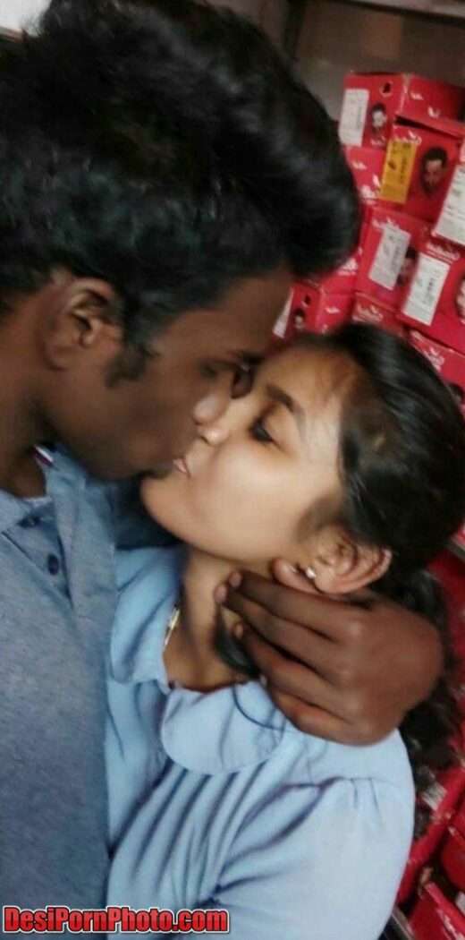 Mallu Teen Couple Kissing Hot Pic
