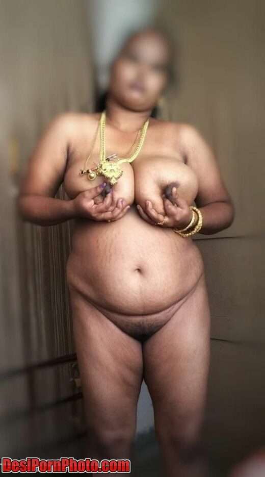 Tamil Aunty ki badi gaand aur bade boobs ki sexy photos