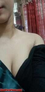 Hot Mallu Girl Naked Images Sexy Cleavage boobs