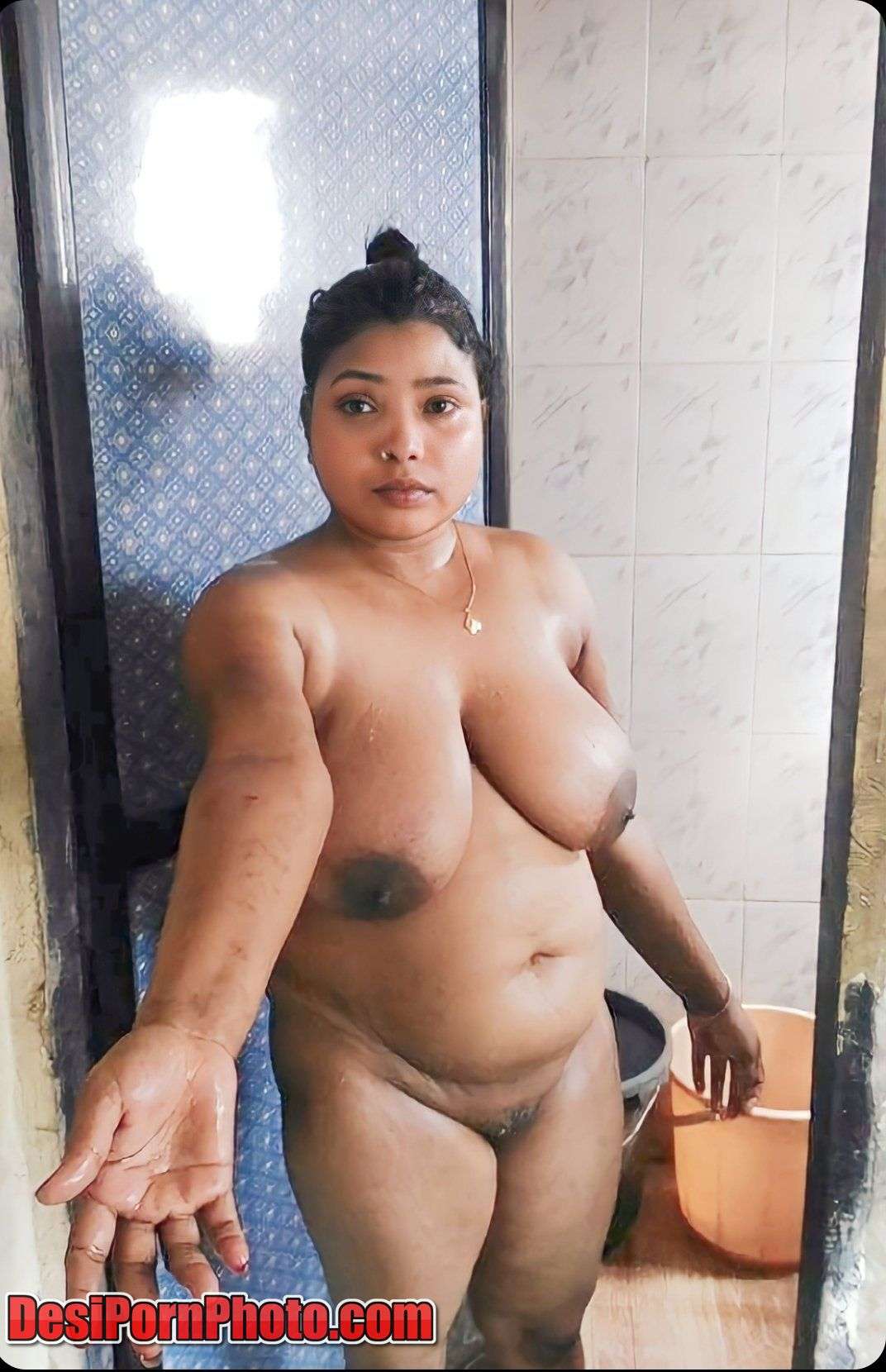 Naked boudi pic