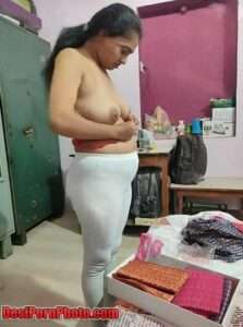 Hot Mature Women Bhabhi Getting Ready To Fuck