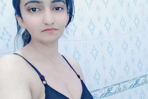 Topless Selfies of Pakistani College Girls6
