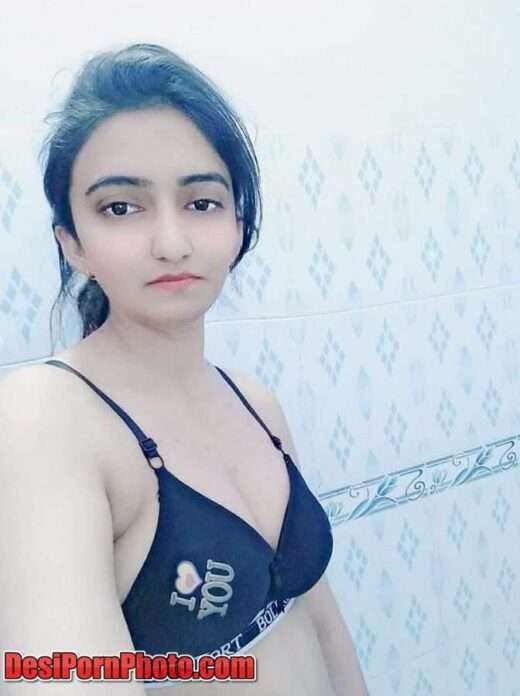 Topless Selfies of Pakistani College Girls6