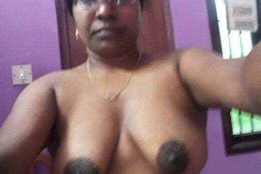 Tamil Aunty Naked Big Boobs Selfie Erotic Pics5