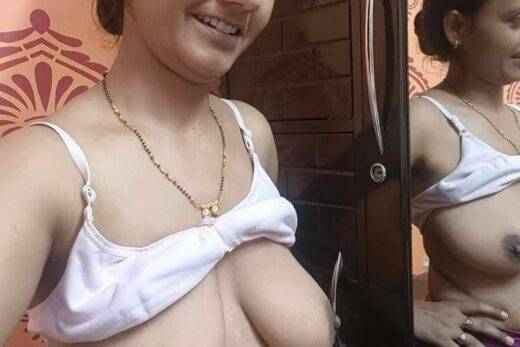 Young Aunty Nude Photos Saree Mein Boobs Show Karti6
