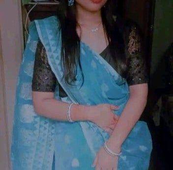 Cute Young Bhabi Ki Sexy Red Lipa Aur Antarvasana Photos Collection1
