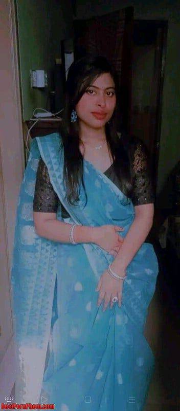 Cute Young Bhabi Ki Sexy Red Lipa Aur Antarvasana Photos Collection1