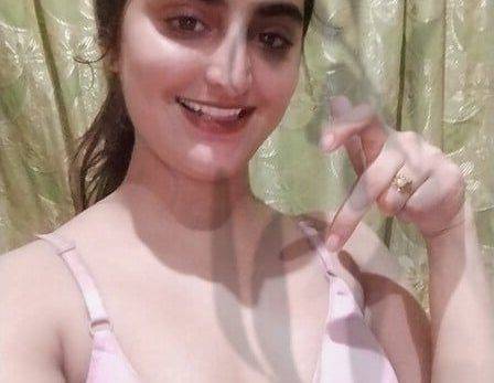 Cute Pakistani Bhabhi Ki Seducing Boobs Ki Xxx Images4