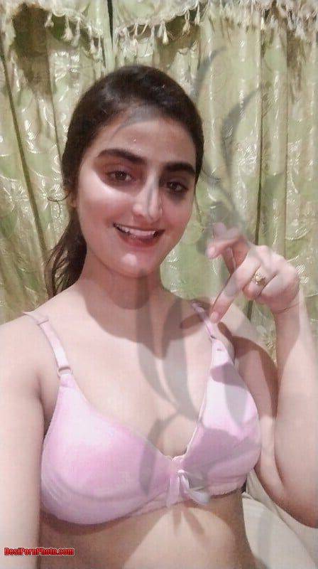 Cute Pakistani Bhabhi Ki Seducing Boobs Ki Xxx Images4