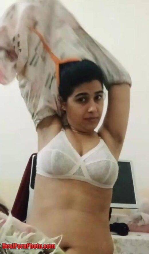 Nude Indian Bhabhi Pics