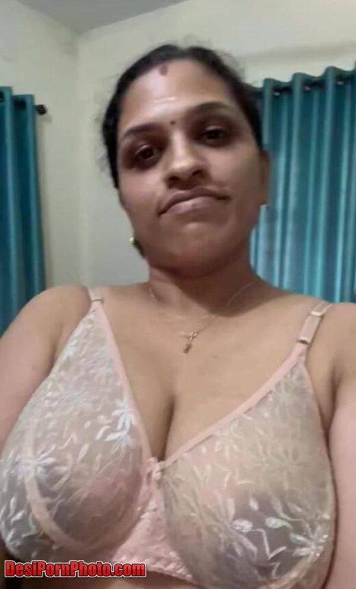 Hot Indian Aunty Nude Photos
