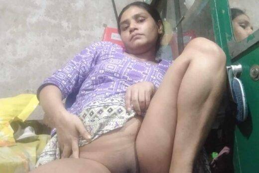 Tamil Girl Selfie Boobs Show With Dark Nipples