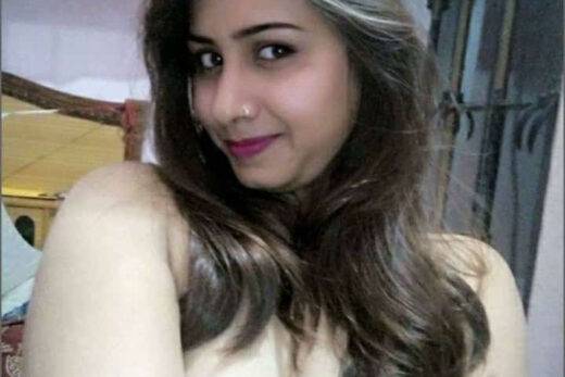 Nangi Selfie