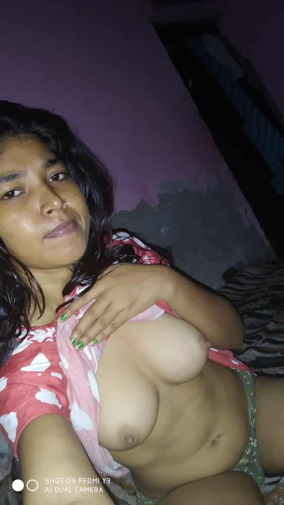 Nangi Selfie