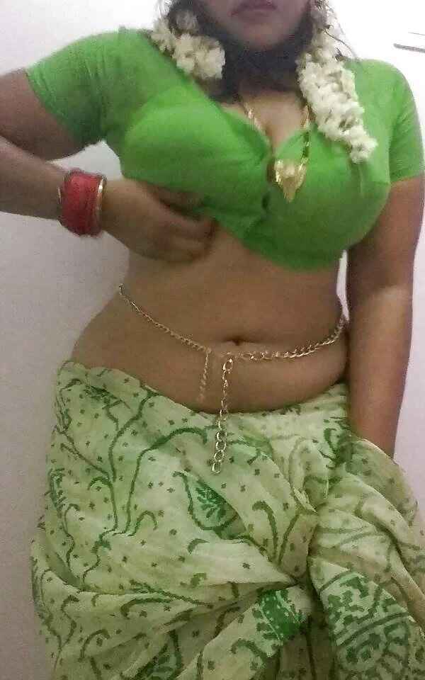 Nangi Selfie