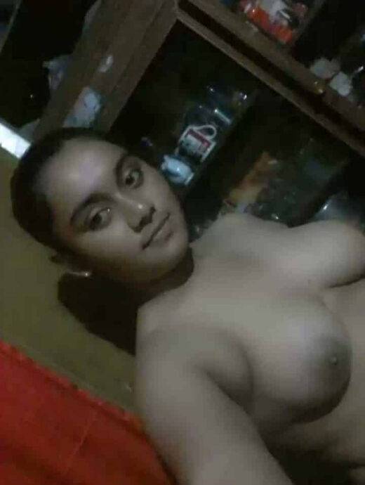 Nangi Selfie