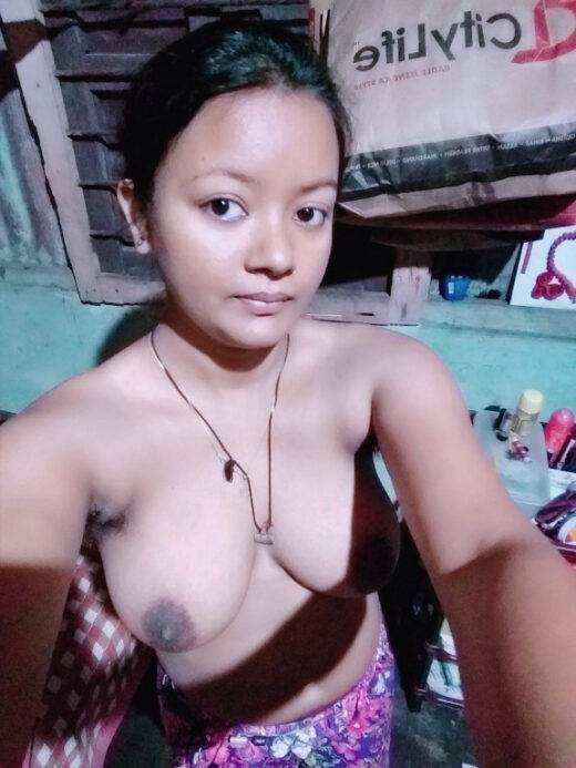 Nangi Selfie